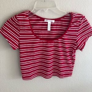 Cropped red and white shirt